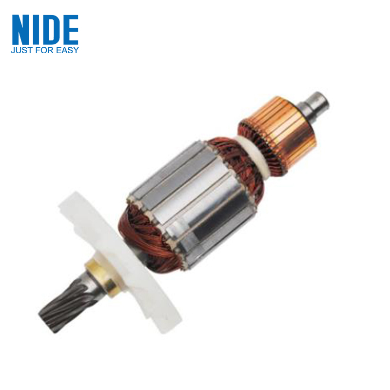 د Armature او Commutator ترمنځ توپیر